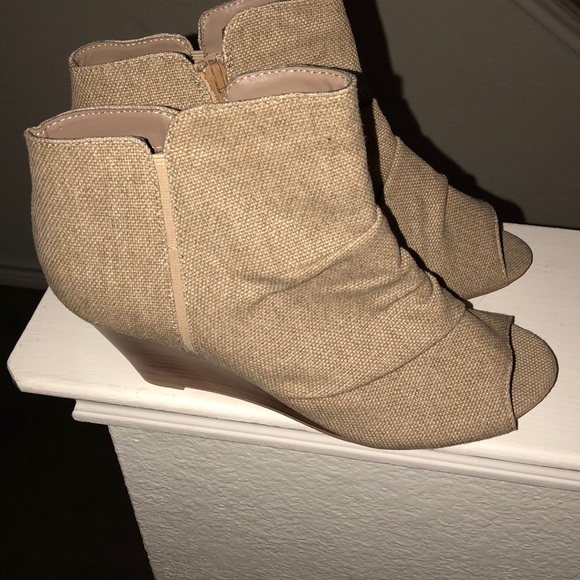 Shoes - Picture 2 of 4